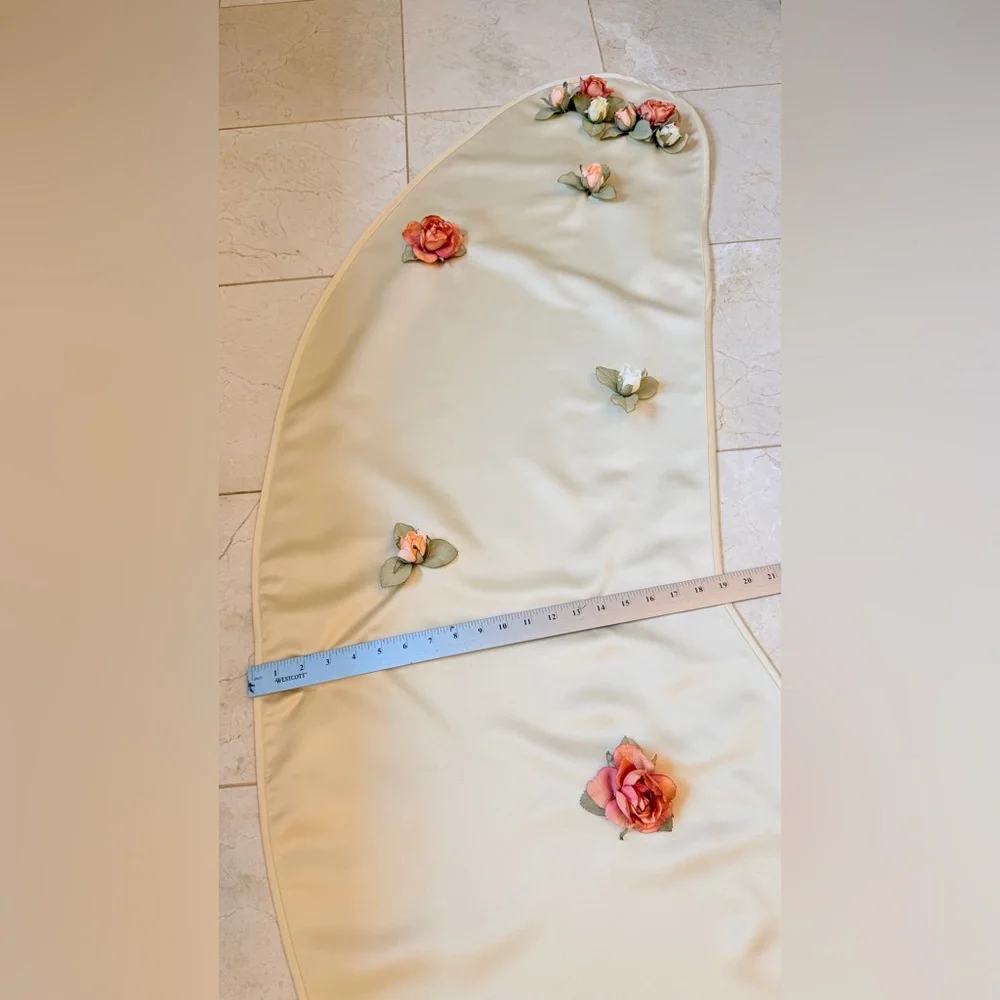 Ilana Wolf NWT Cream Satin Evening Wrap w/ Silk Flower Embellishment. Gorgeous! - Picture 15 of 16
